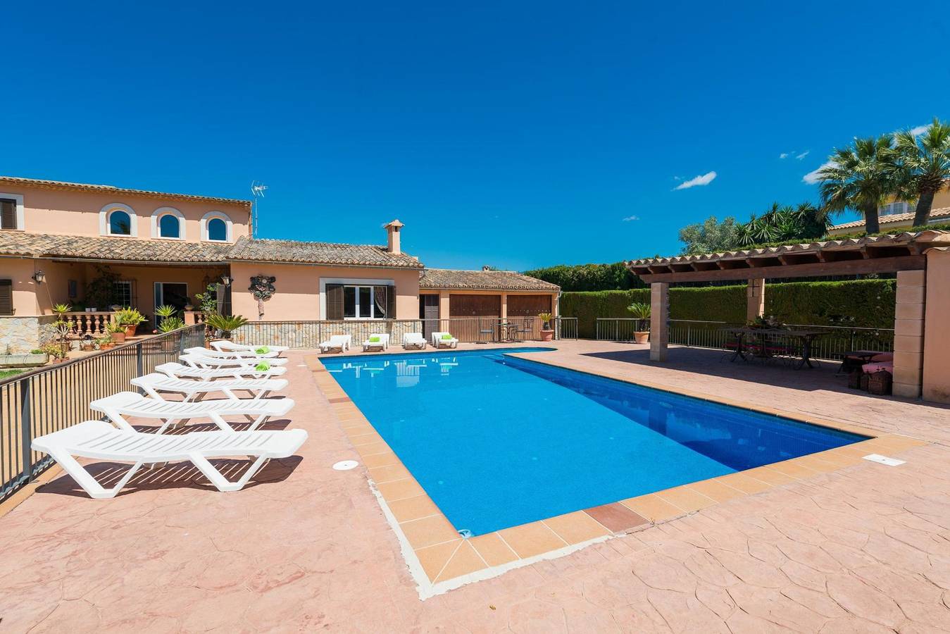 Can Marçal - Beautiful chalet with private pool and tennis court in residential area. Free Wifi in Es Garrovers, Marrachí