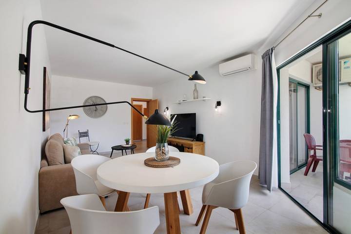 Holiday Home 'Vilamoura - Tália Sea and Sun' with Shared Pool, Wi-Fi & Air Conditioning in Vilamoura, Quarteira