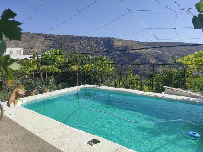 Alojamiento y desayuno para 4 personas, con vistas además de piscina y jardín en Alpujarra Almeriense - 4