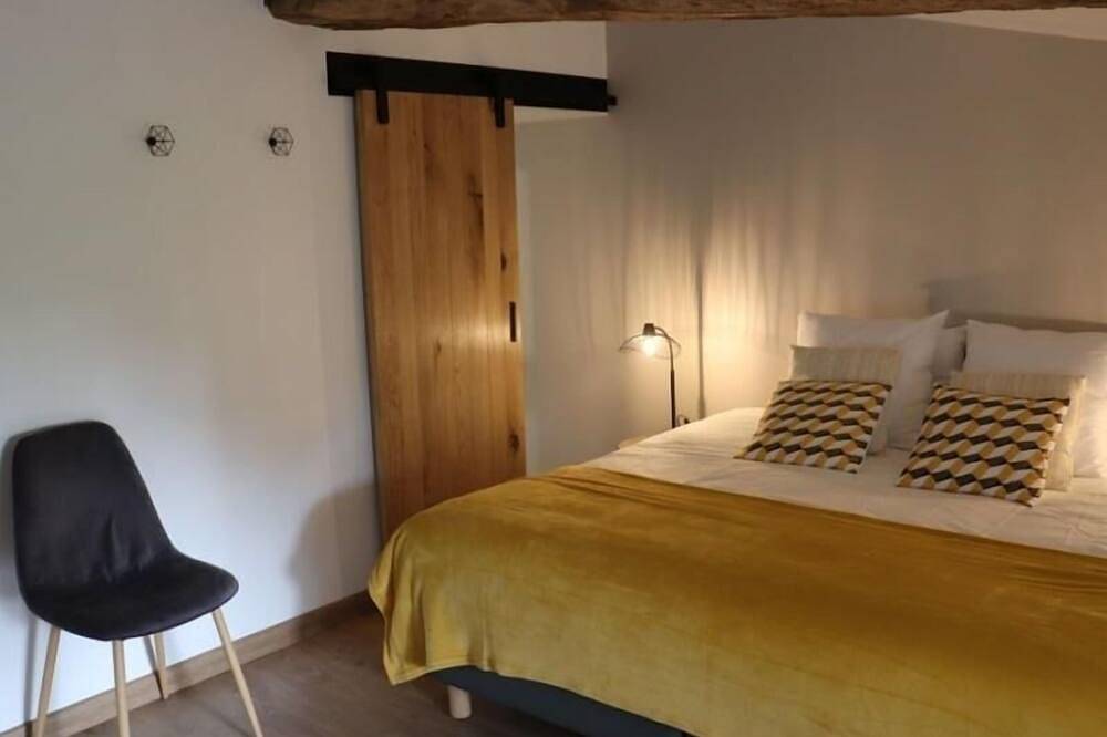 Charming 18th Century Cottage with Pool, Sleeps 6, Near Farm, Les Herbiers in Les Herbiers, Loire Valley