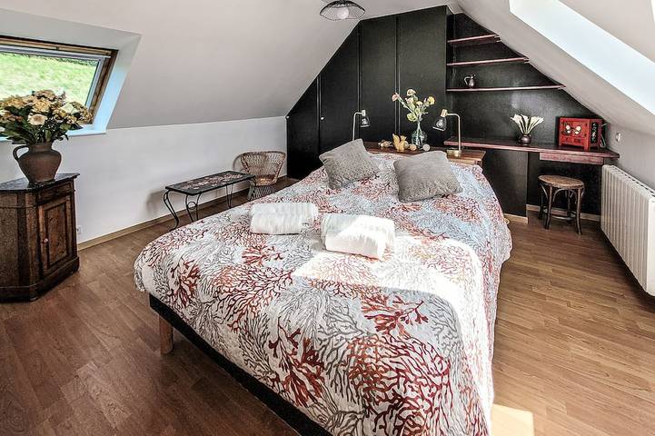 Gîte pour 4 personnes, avec terrasse et jardin à Surtainville