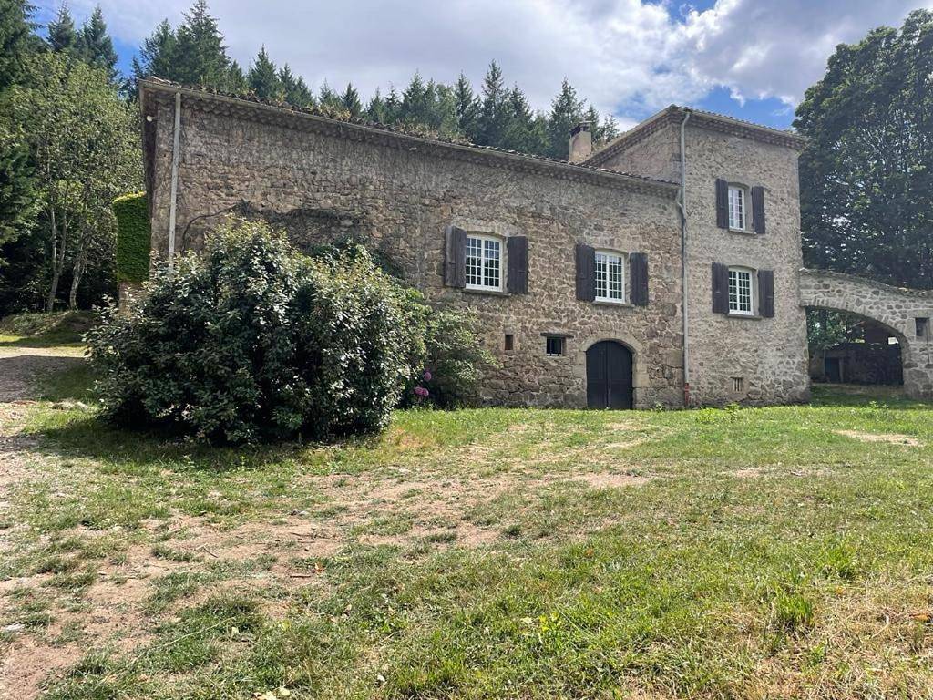 Four-Bedroom House in Vocance, Région de Tournon-sur-Rhône