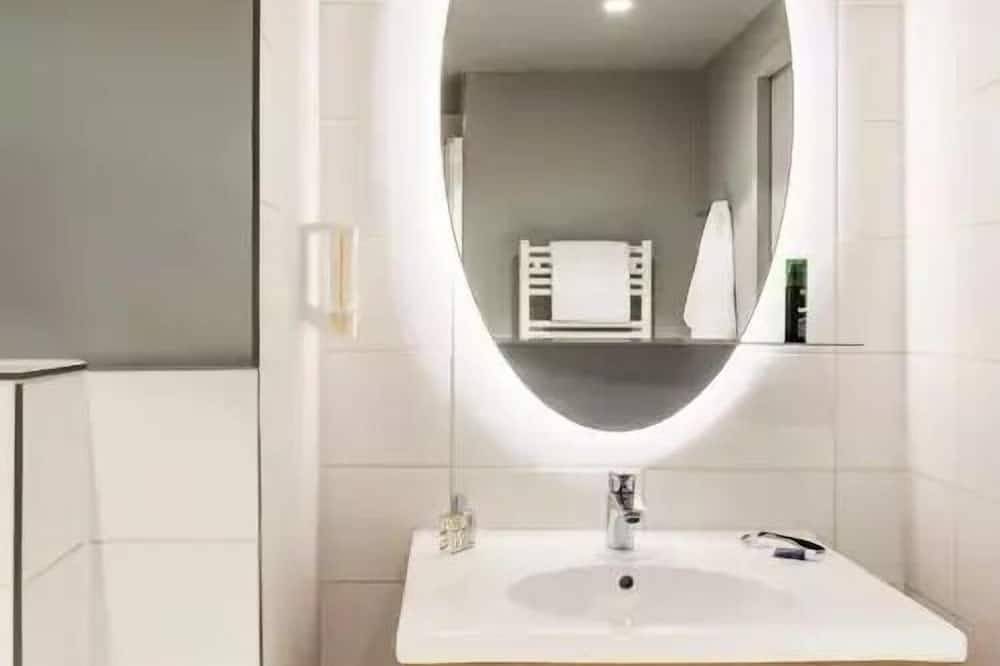 Appartement entier, Studio 4 Personnes in Colombes, Hauts-de-Seine