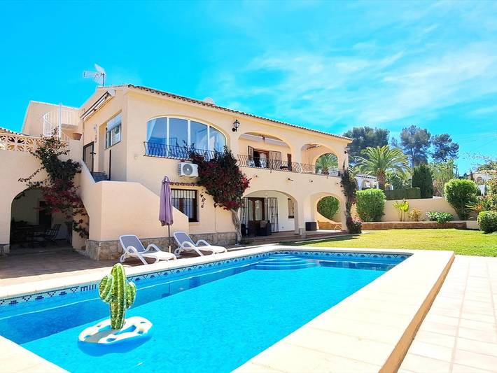 Villa für 4 Personen, mit Terrasse und Garten in Moraira