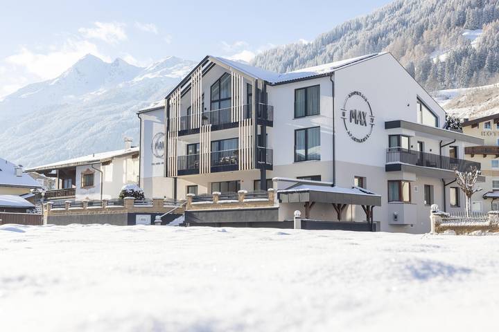 Hütte für 3 Personen, mit Ausblick und Pool sowie Sauna und Balkon im Stubaital