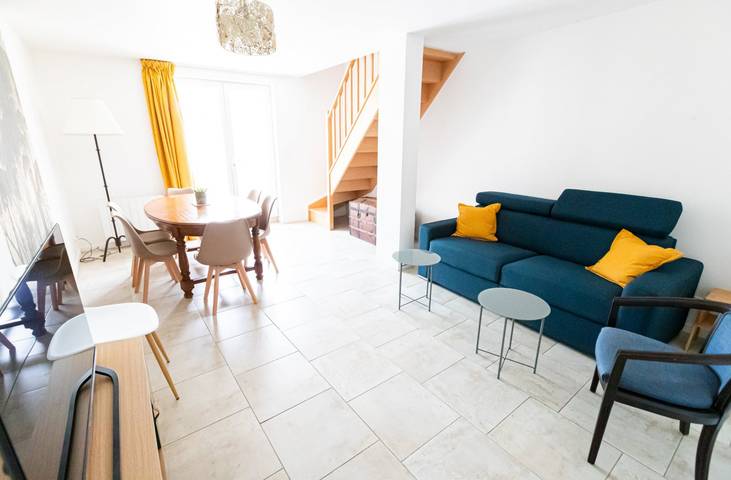 Gîte pour 6 personnes, avec jardin ainsi que piscine et terrasse dans l' Aisne