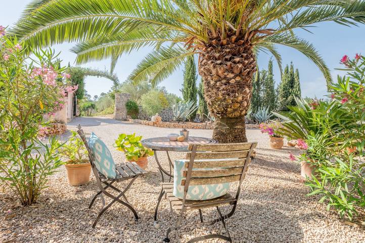 Vakantiehuis 'Redonda 1' met Uitzicht op de Bergen, Gedeeld Zwembad en Wifi in Costitx, Mallorca Binnenland