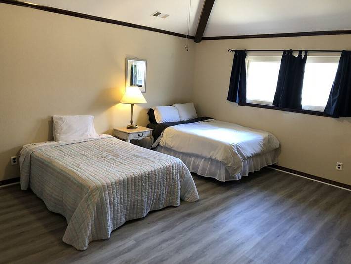 Vacation house for 20 people, with yard in Dallas