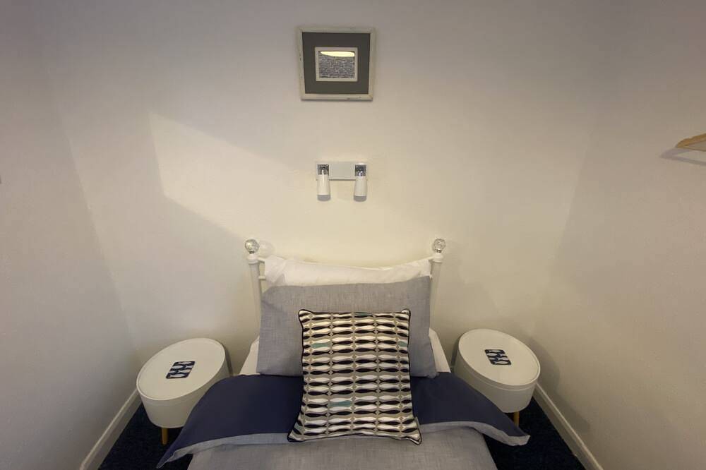 Comfy & Cosy Room by the Sea in Torquay, Torbay