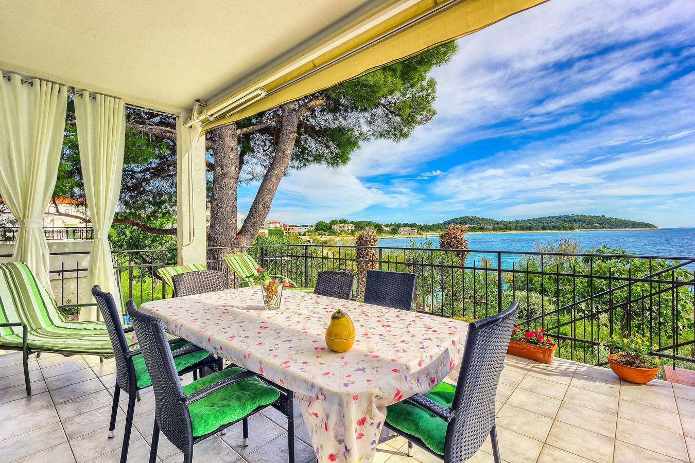 Ganze Wohnung, 2-Zimmer-Ferienwohnung am Strand Rogoznica A-2010-a in Rogoznica, Šibenik-Knin