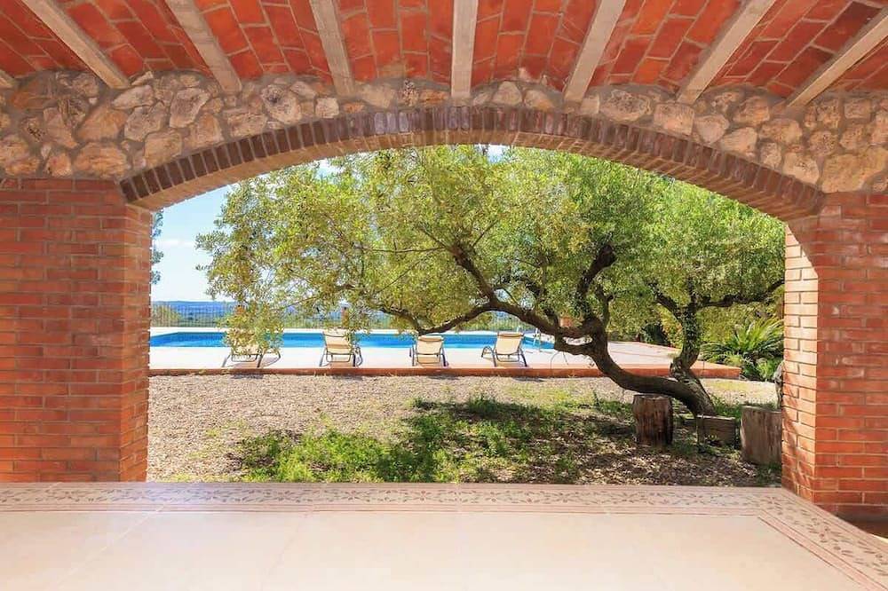 Masia Garriga Alcover in Alcover, Alto Campo