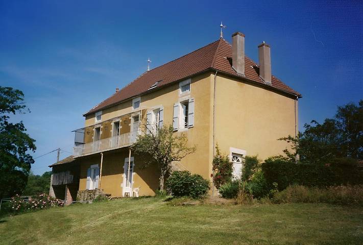Gîte pour 15 personnes, avec jardin et balcon à Créot