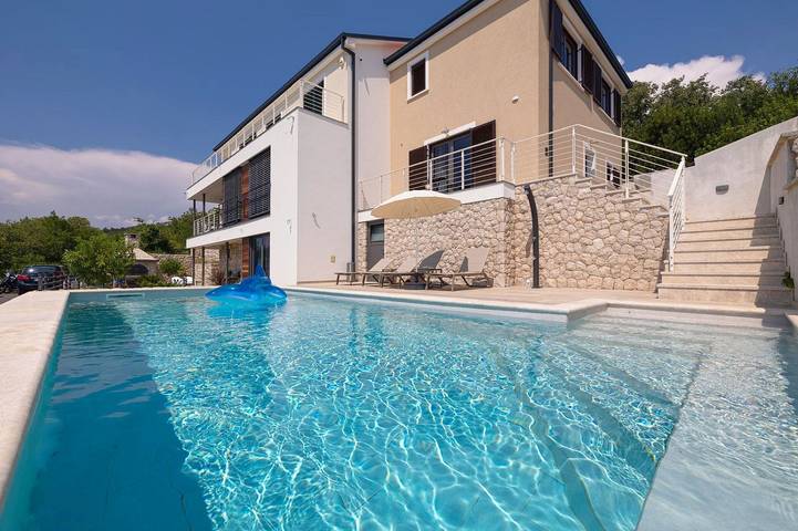 Ferienhaus für 5 Personen, mit Balkon und Pool sowie Garten, kinderfreundlich in Dramalj - 2