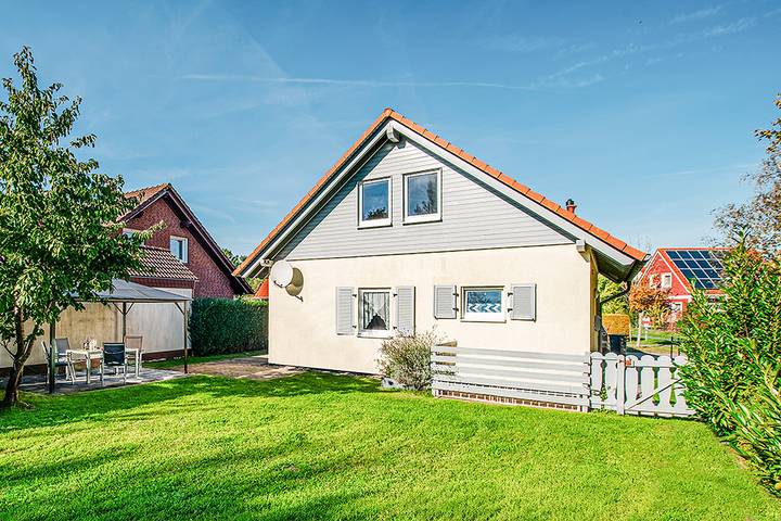 Ferienhaus für 4 Personen, mit Terrasse und Garten, mit Haustier in Wiek