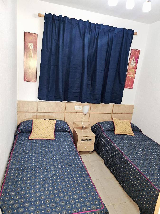 Gîte pour 5 personnes, avec balcon à Cabanes - 4