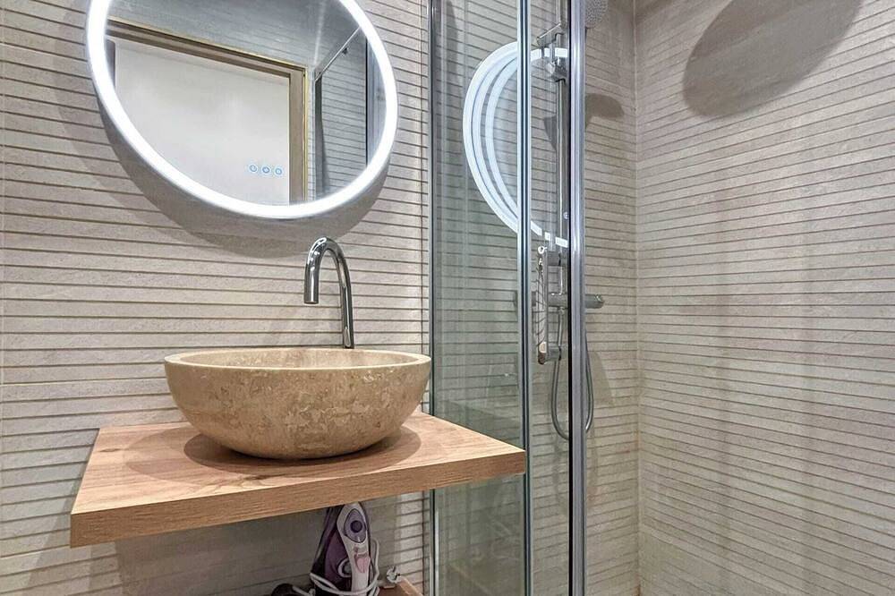 Entire apartment, Hoche B 05 - One Bedroom Apartment, Sleeps 4 in Le Pré-Saint-Gervais, Seine-Saint-Denis
