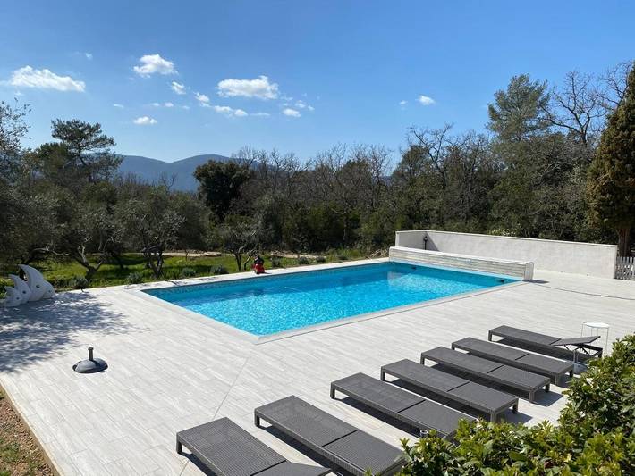 Maison d’hôte pour 2 personnes, avec Terrasse et Jardin ainsi que Piscine et Vue à Néoules