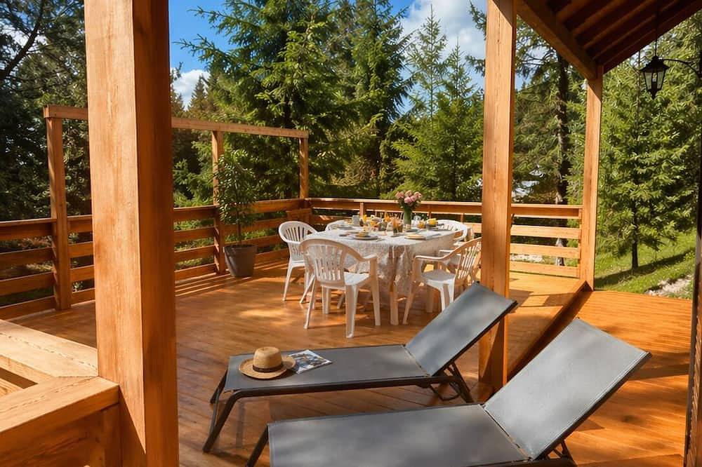 Chalet 6 Personnes - Terrasse sud 30 m2, vue dégagée, calme- Haut Verdon in Beauvezer, Région Castellane