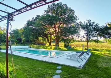 Chambre d’hôte pour 2 personnes, avec piscine ainsi que vue et jardin à Lempaut