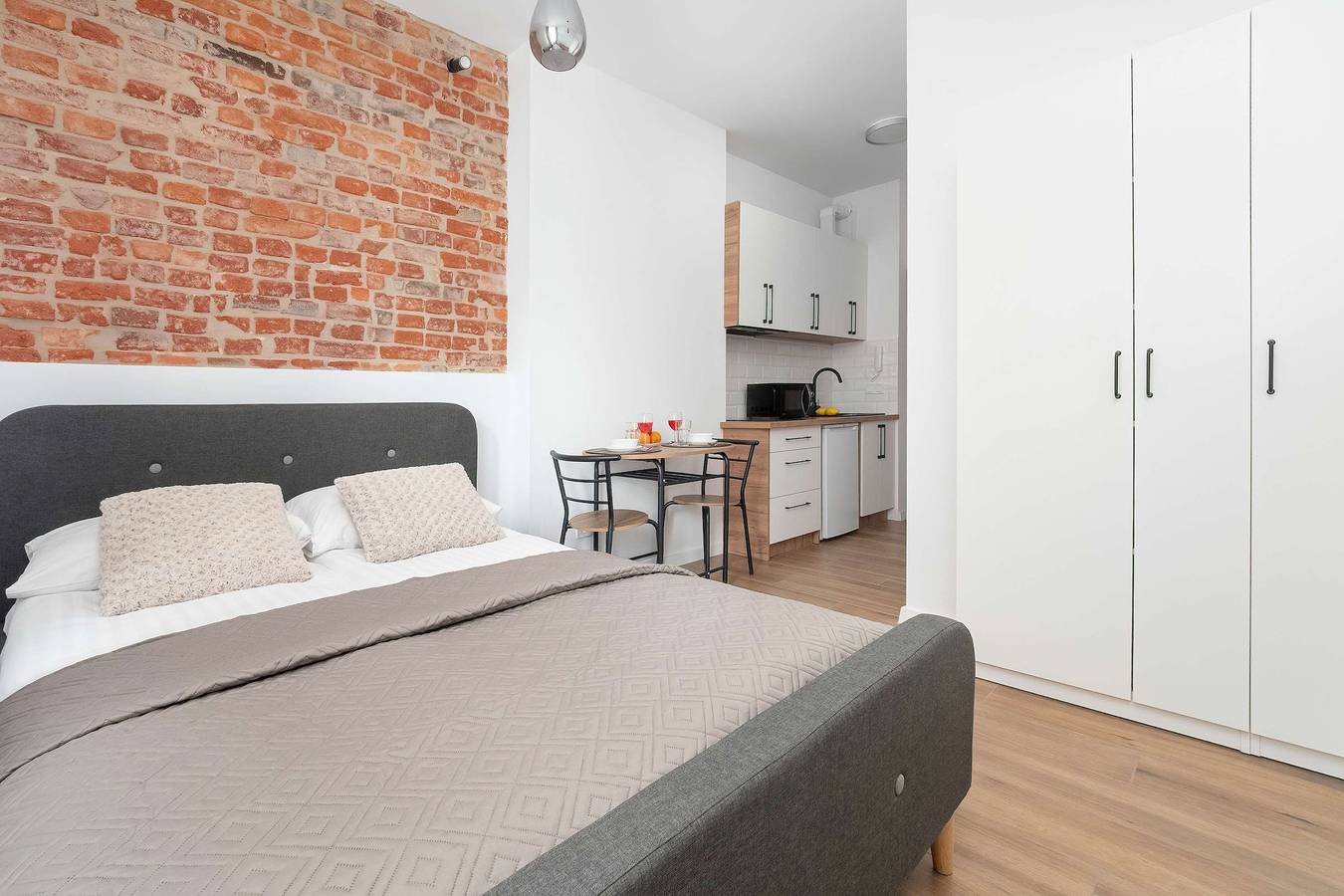 Ganzes Studio, Modern Studio near Piotrkowska Street | Near the Railway Station in Łódź, Region Lodz