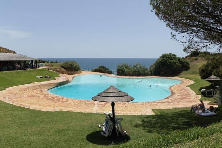 Apartamento de férias para 4 pessoas, com piscina e varanda em Praia da Prainha