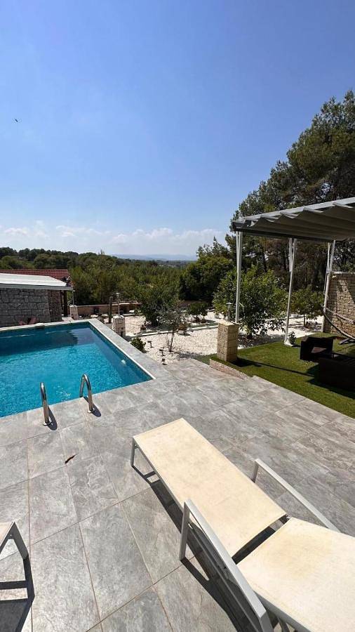 Casa de vacaciones para 8 personas, con jacuzzi además de piscina y jardín en Chiva