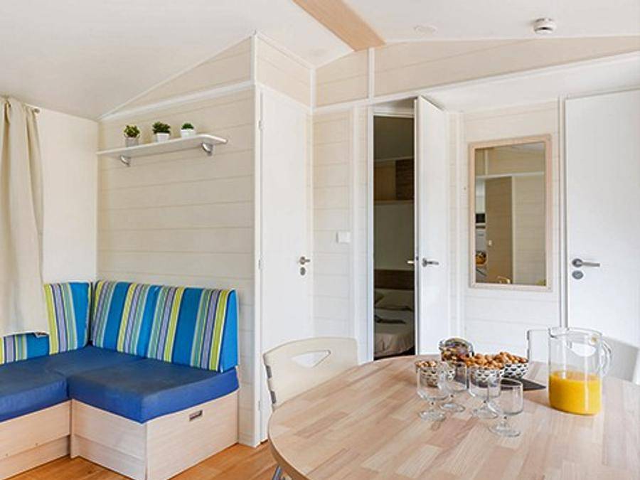 Camping Marvilla Parks - La Pinède - Mobile home 4 persons - Comfort Xl | 2 Bedrooms | 4 Pers. | Raised terrace | Tv in Les Mathes, Côte de Beauté