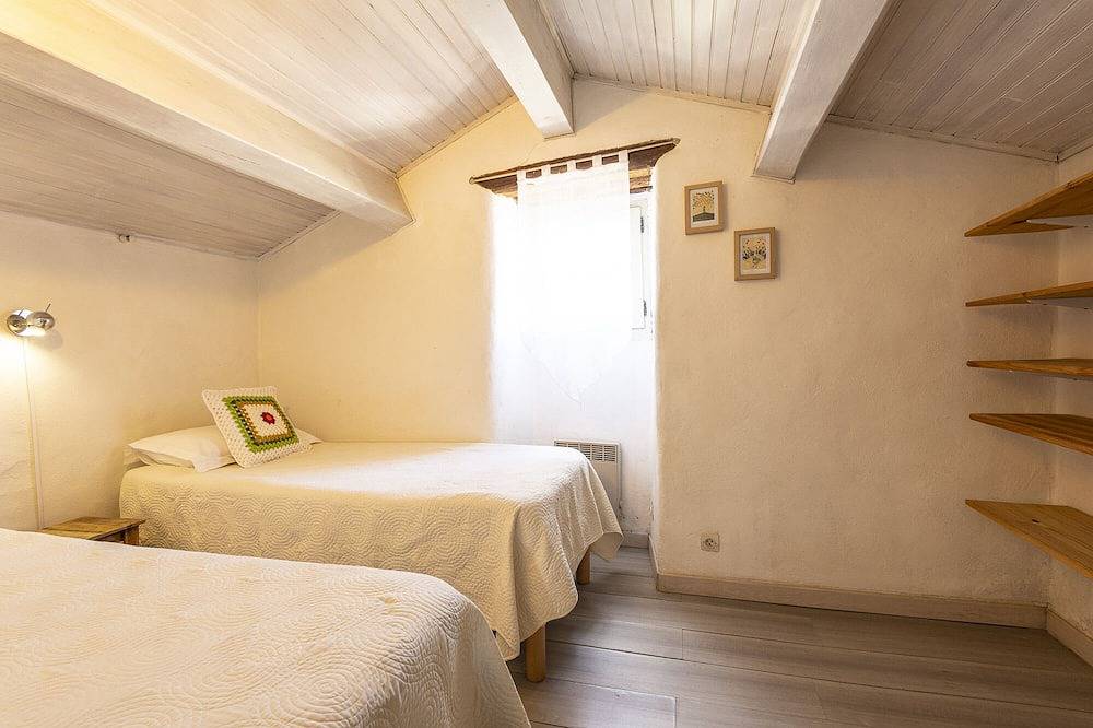 Charmante maison en pierre avec piscine, 4 pers. in Payzac (Ardèche), Parc naturel régional des Monts d'Ardèche