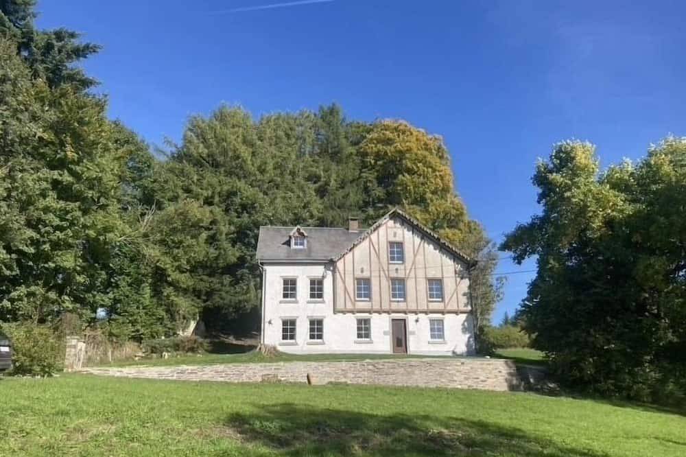 La Futaie de Chabrehez,maison typique ardennaise accueillant jusqu'à 9 personnes in Tailles, Houffalize