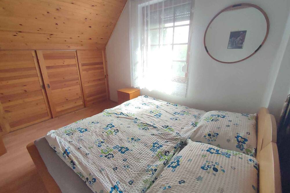 Ferienhaus mit Garten, grosser Terrasse und Grillmöglichkeit in Balatonkeresztur, Plattensee Südufer