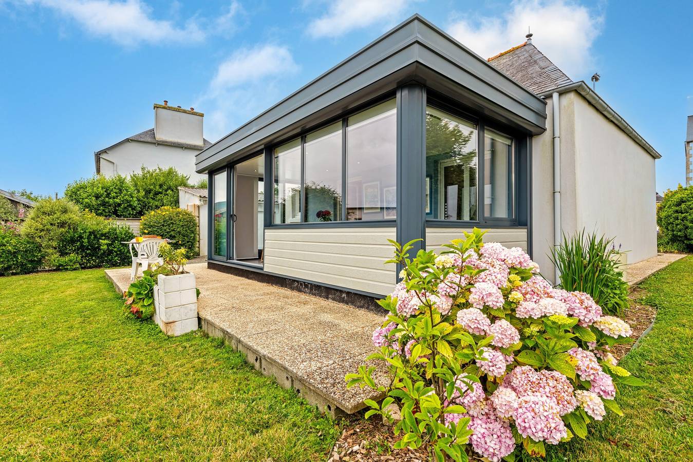 Ferienhaus 'Maison 4 Pers 5kms De La Plage' mit privater Terrasse und eigenem Garten in Plouider, Brest und Umgebung