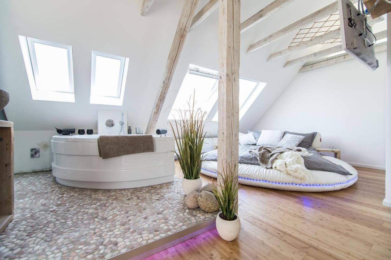 Cały apartament, Apartament wakacyjny dla 5 osób z jacuzzi in Stadtbezirk VIII, Essen
