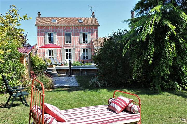 Location de vacances pour 2 personnes, avec Jardin et Piscine à Sainte-Savine