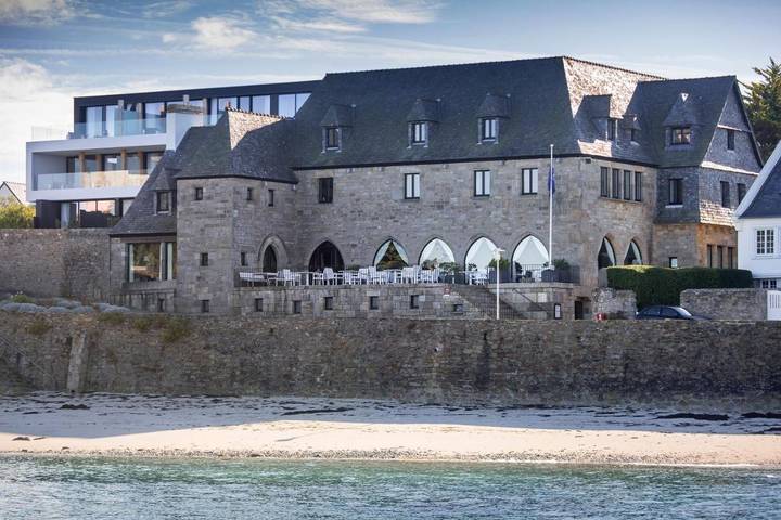 Hôtel pour 2 personnes, avec Terrasse ainsi que Piscine et Vue à Roscoff