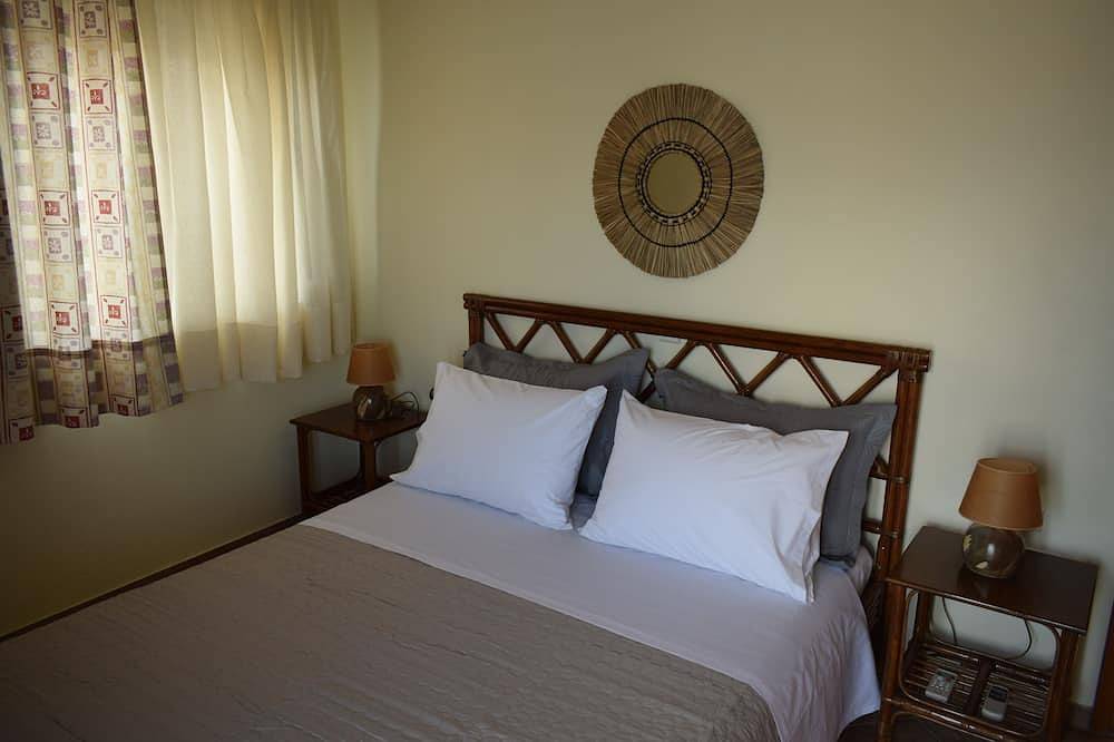 A cosy nest in the sea and sun. Family-sized house, 10 minutes from the beach. in Lesbos