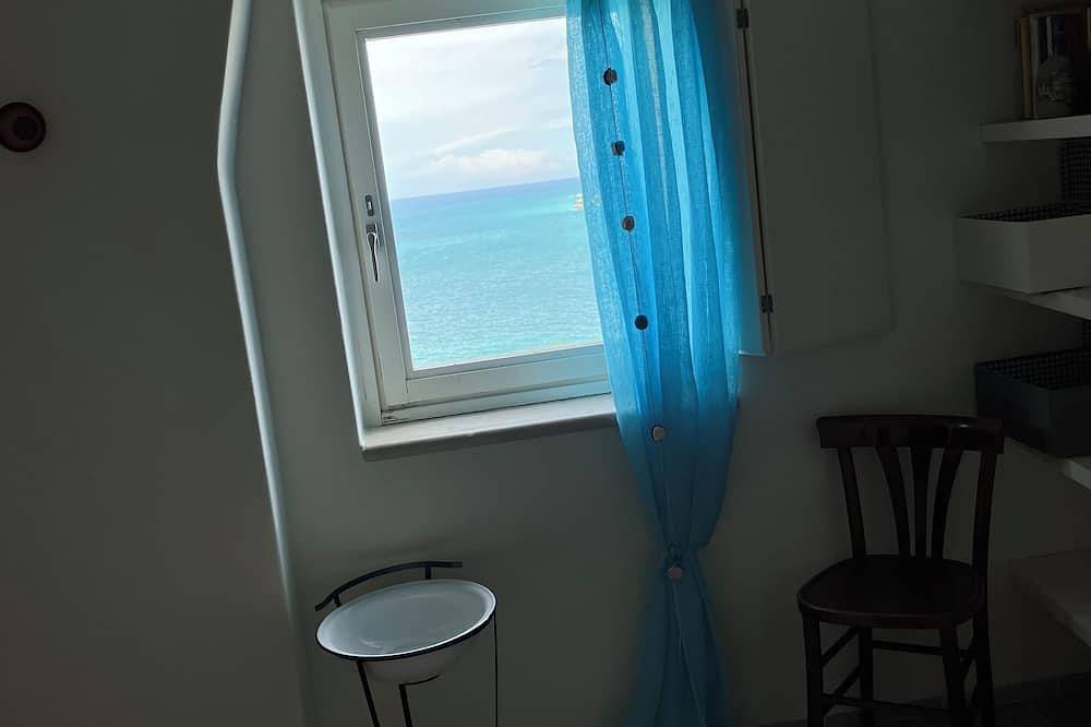 Entire apartment, Spectacular terrace overlooking the sea in Peschici, Peschici region