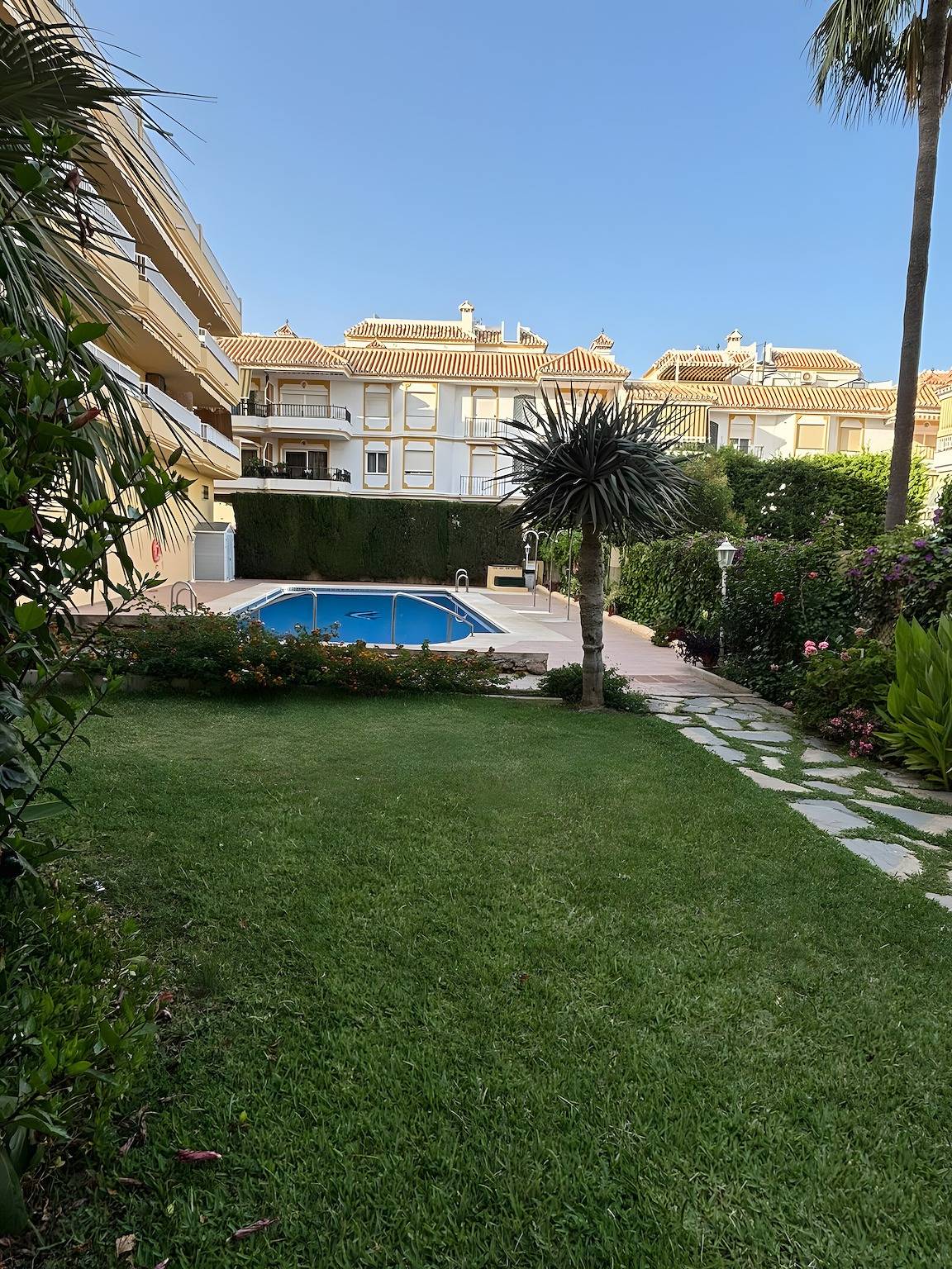 Entire apartment, Apartment 'Byb' with Shared Pool, Wi-Fi and Air Conditioning in La Cala de Mijas, Mijas