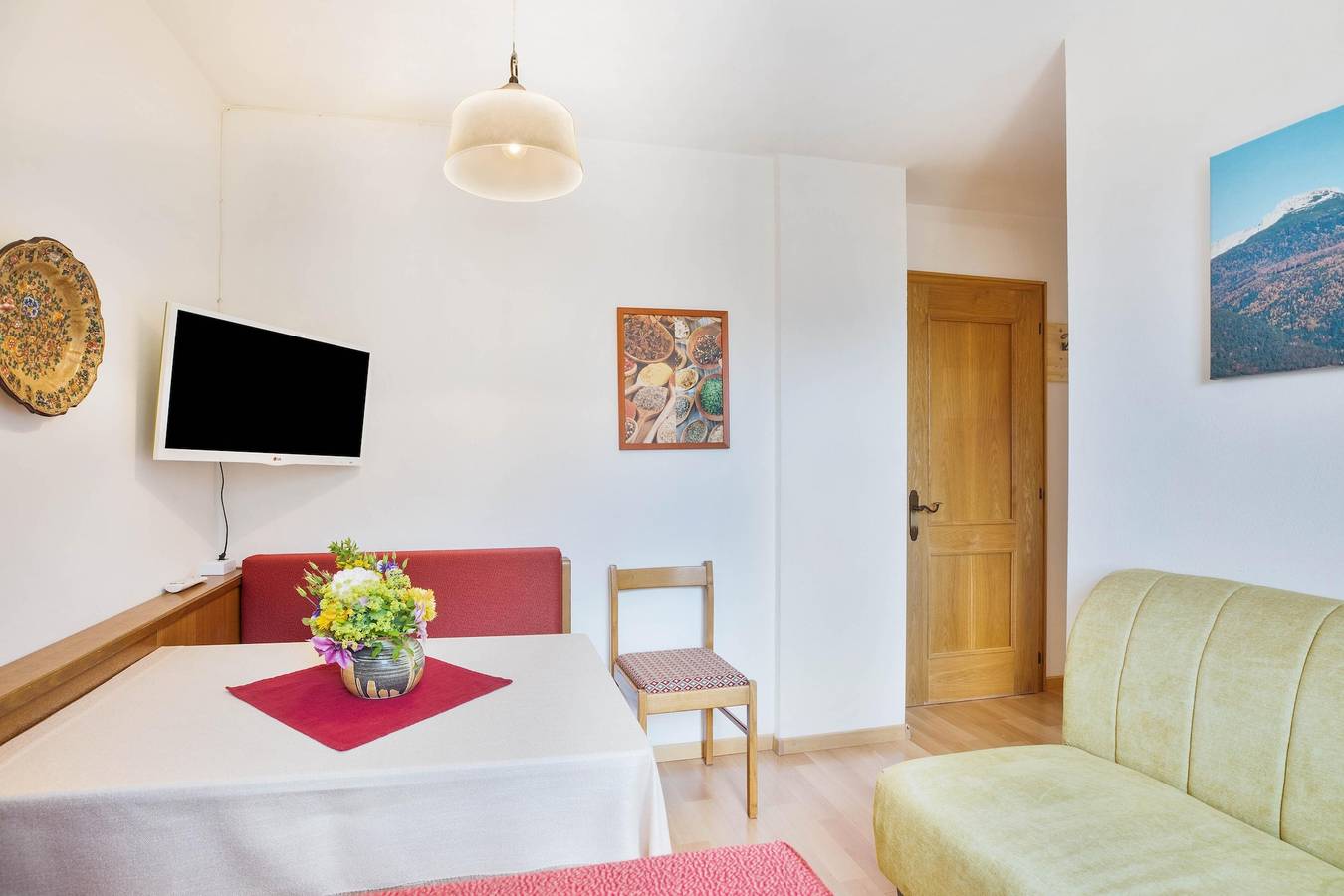 Ganze Wohnung, Ferienwohnung "Gabrielli Anna" mit Bergblick, Wlan, Terrasse & Garten in Truden im Naturpark, Südtirol