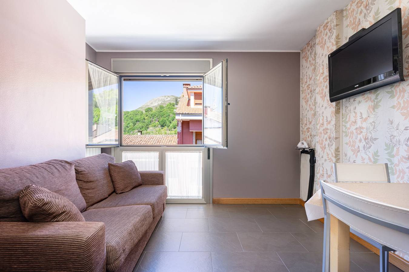 Ganze Wohnung, Ferienwohnung '3ºb Apartamento 2 Adultos' mit Balkon und Wlan in Cangas De Onís, Provincia De Asturias