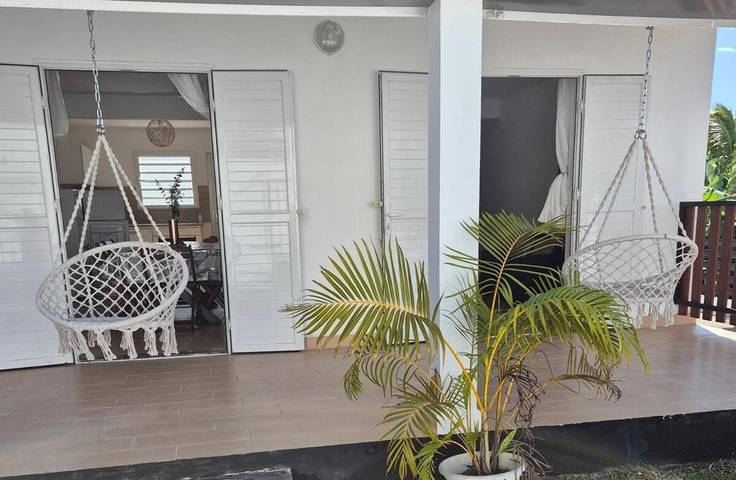 Location de vacances pour 6 personnes, avec vue ainsi que terrasse et piscine dans Sainte-Anne (Reunion) - 2
