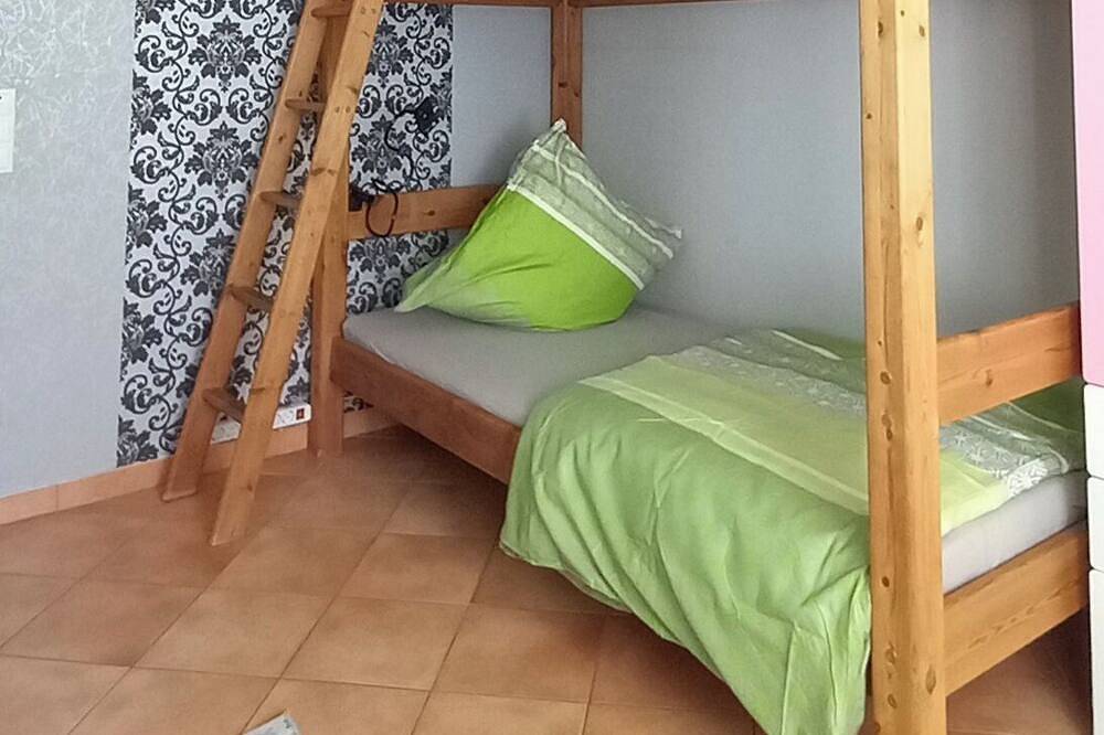 Appartamento intero, In the middle of Alt-Seckbach in Francoforte, Hesse del Sur