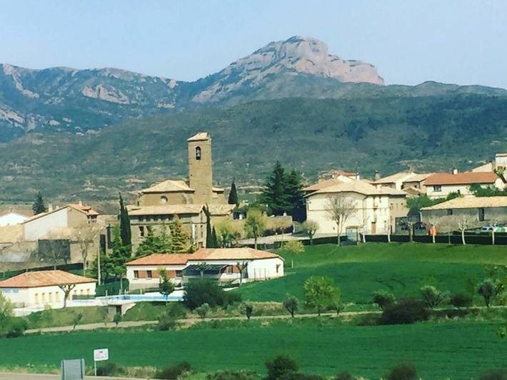 Apartamento para 6 personas, con vistas y terraza en La Jacetania