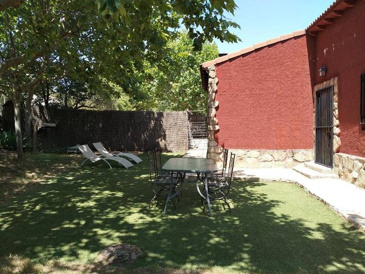 Casa rural para 6 personas, con Jacuzzi y Terraza además de Jardín y Piscina en El Barraco - 2