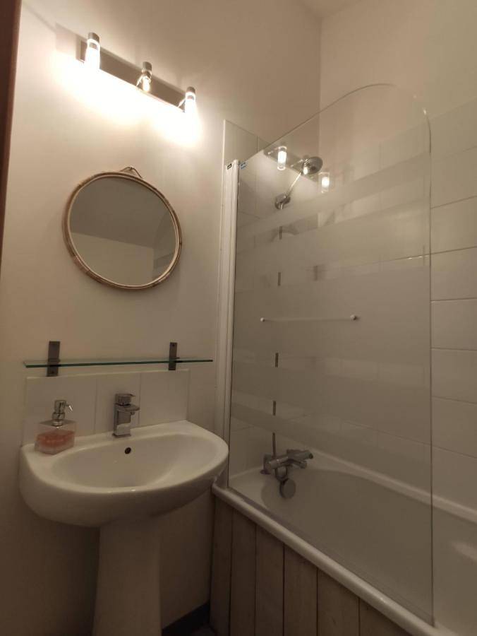 Queen Room with Pool View in Puycelsi, Région d'Albi
