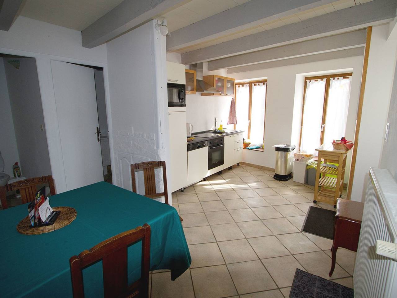 Großes Ferienhaus mit Terrasse und Garten in Celles-en-Bassigny, Alto Marne