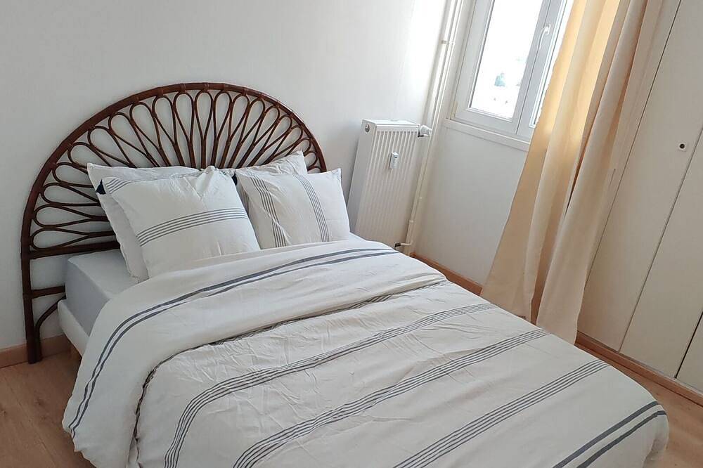 Entire apartment, 5 min Lille Europe, fully equipped, sleeps 6 in Mons-en-Barœul, Lille region