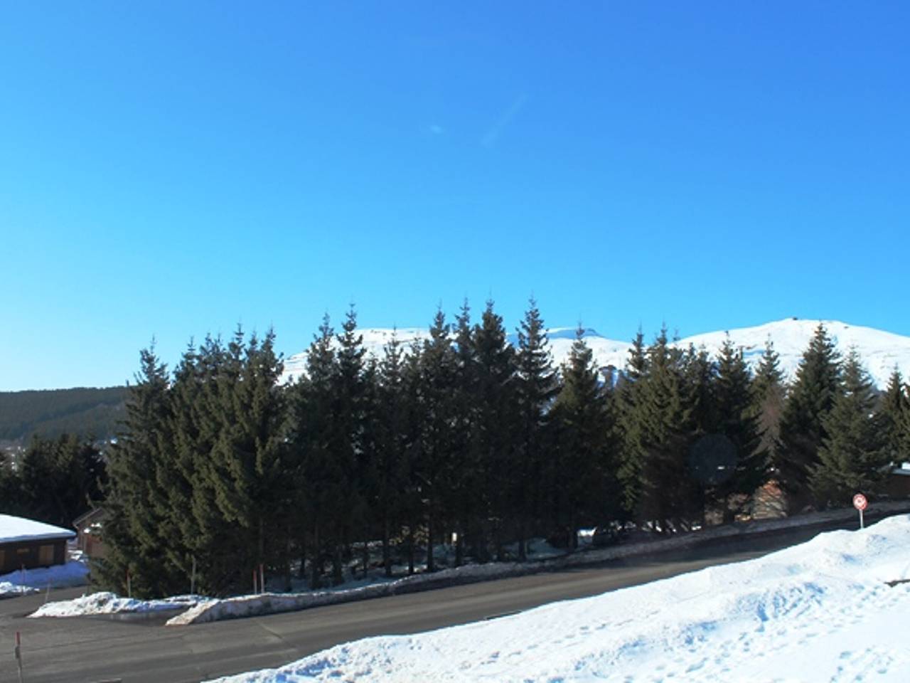 Appartement entier, Confort fonctionnel, navette au pied, proche centre & pistes in Super Besse, Besse-et-Saint-Anastaise