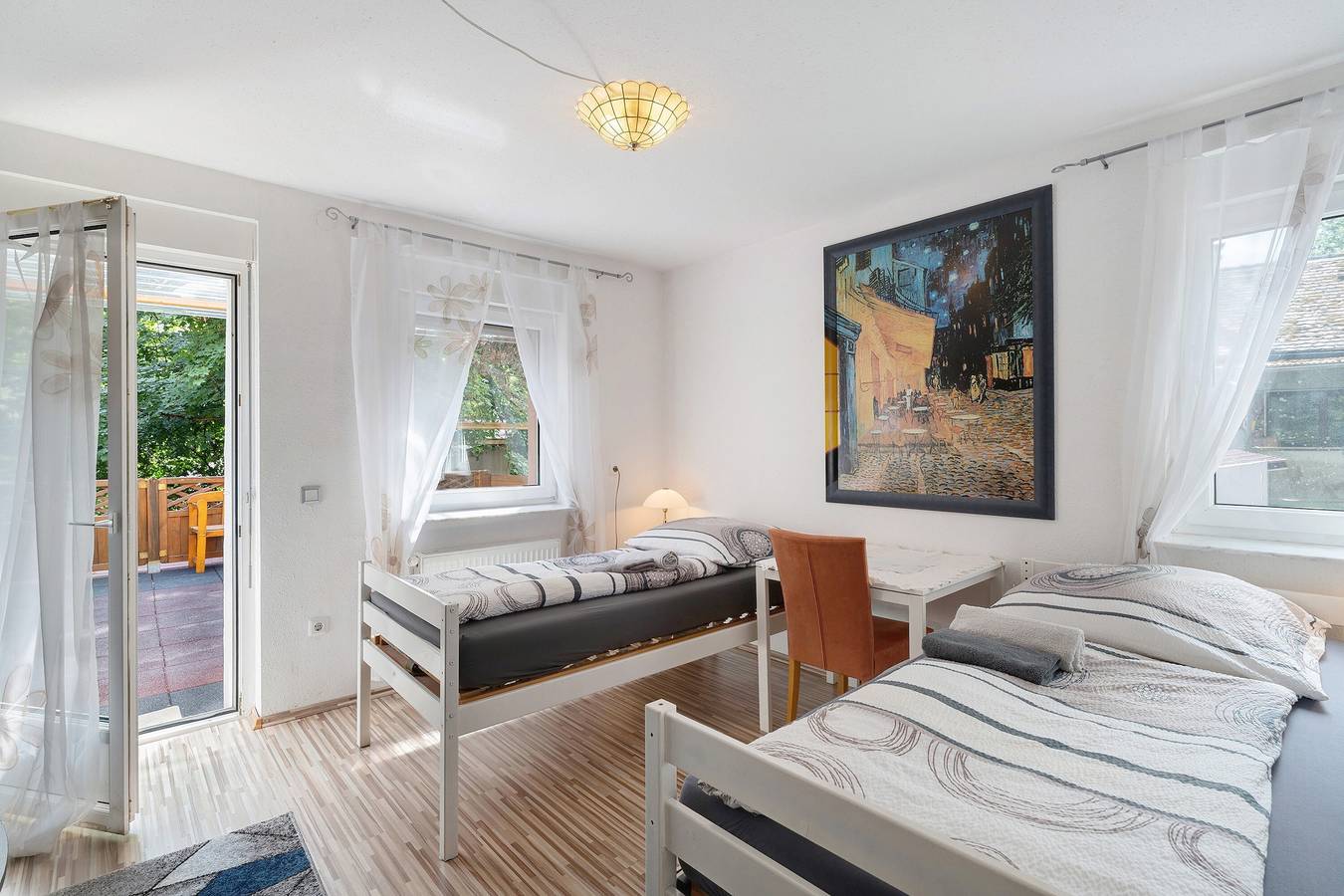 Zimmer 8 mit zusätzlich zimmergroßer privater Terrasse und Wlan in Baden-Baden, Nordschwarzwald