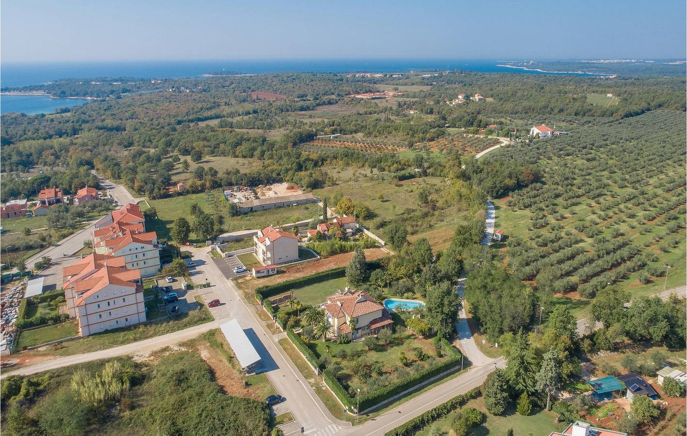 Charmant appartement 2 chambres avec piscine, Wi-Fi et parking - À 2,5 km de la plage in Poreč, Grad Poreč