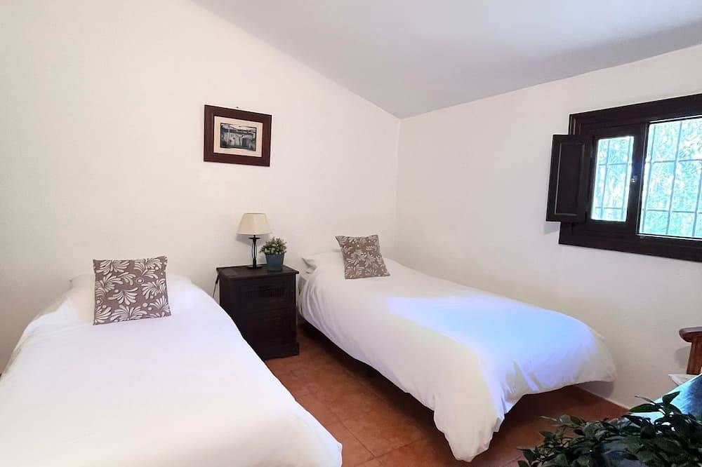 Pretty Reformed Stables With Spectacular Country Views, Private Pool And Gardens in Colmenar, Málaga Province